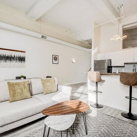 Cozysuites - 2Br With Direct Skybridge Access #5 インディアナポリス エクステリア 写真