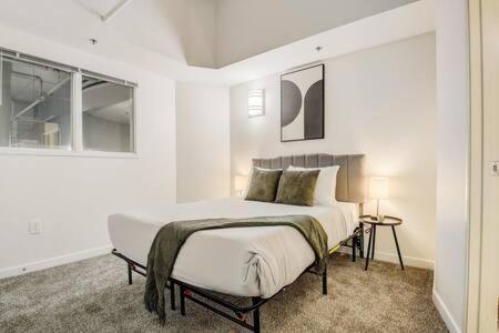 Cozysuites - 2Br With Direct Skybridge Access #5 インディアナポリス エクステリア 写真